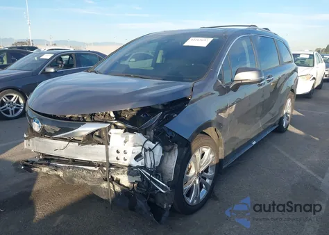 2024 Toyota Sienna Platinum z USA, uszkodzony, nr VIN 5TDERKEC3RS215747